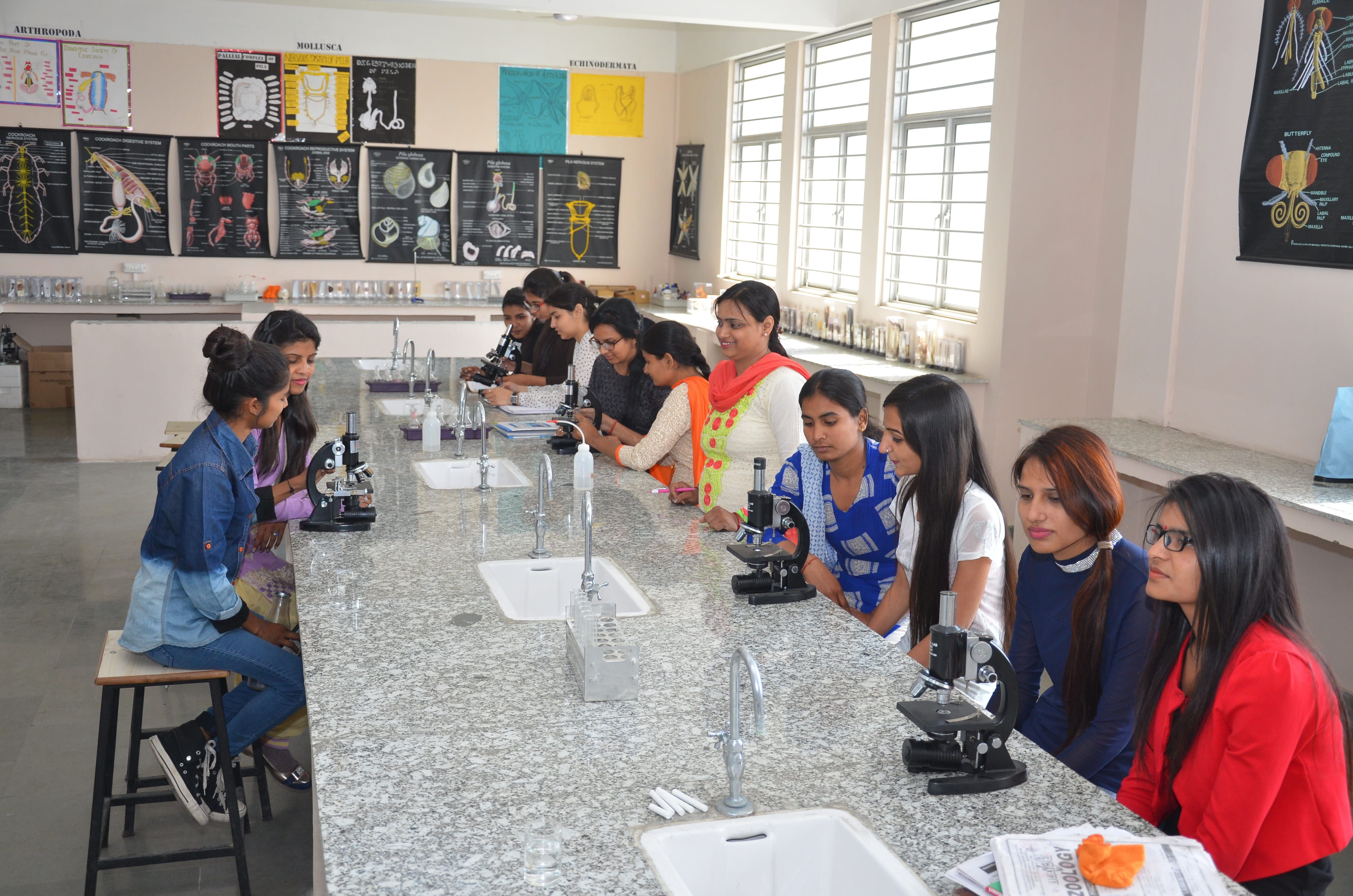 DPG Degree College Gurgaon Labs(1)