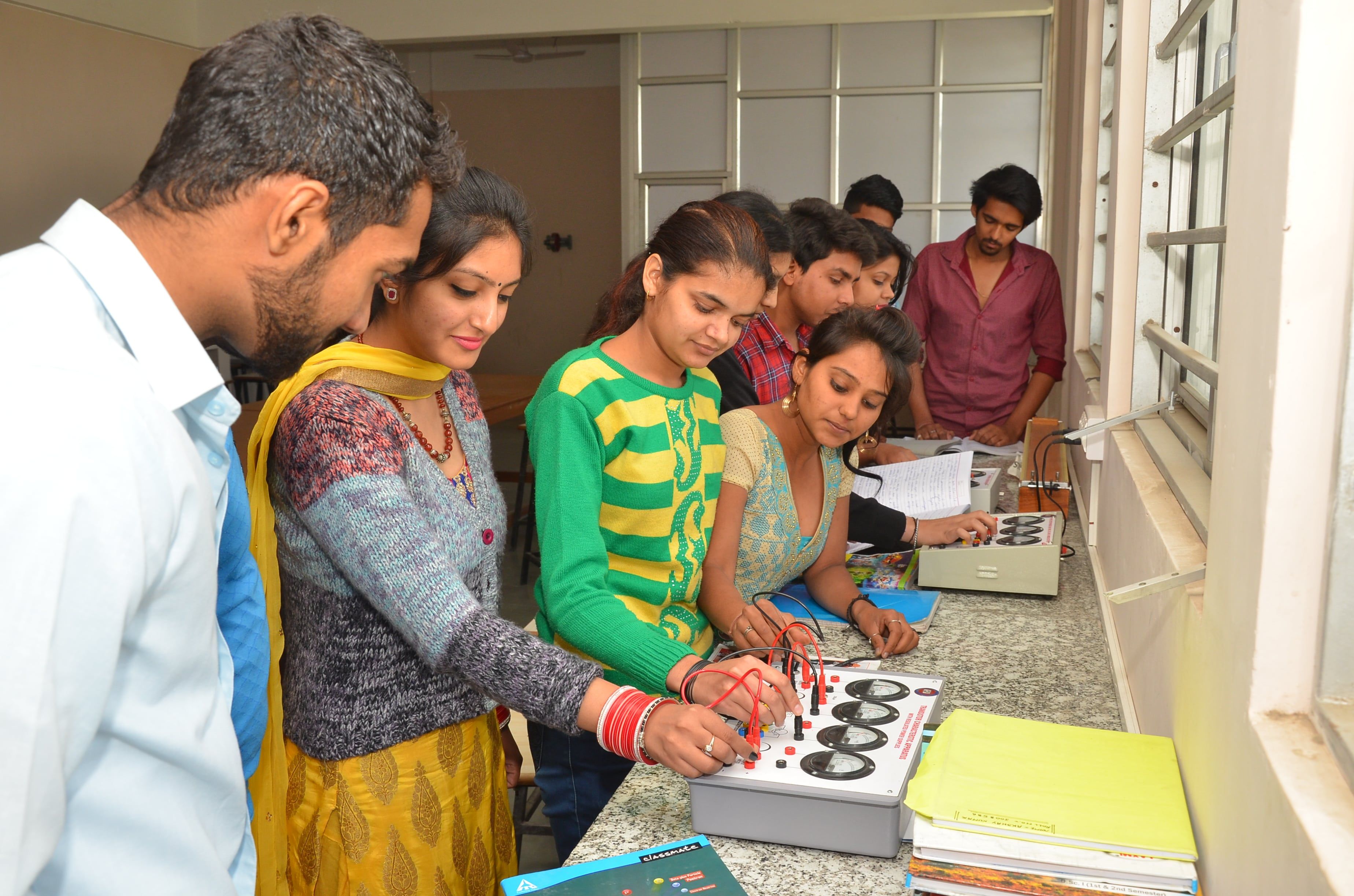 DPG Degree College Gurgaon Labs(4)