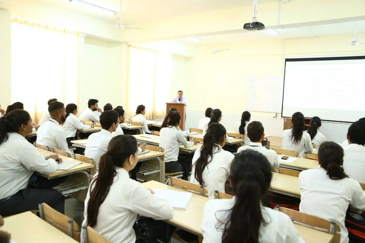 SRHU Dehradun Classroom(1)