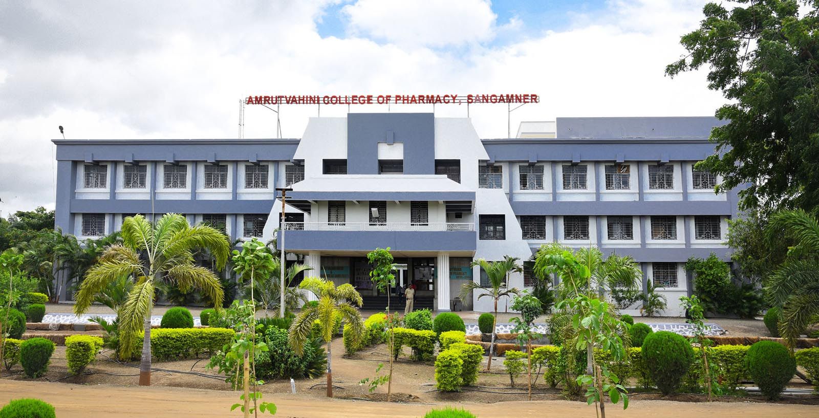 Amrutvahini College of Pharmacy Campus Building