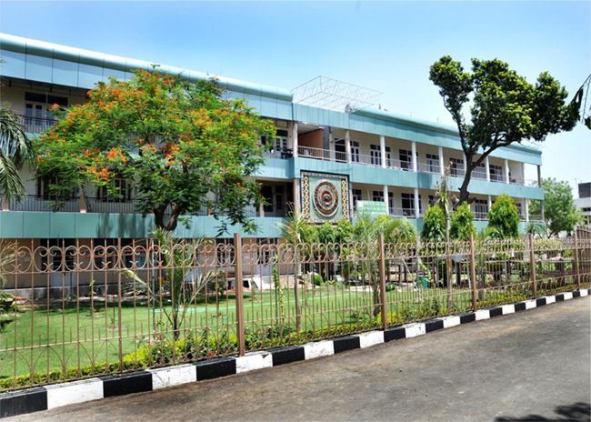 BBK DAV College for Women Main Building