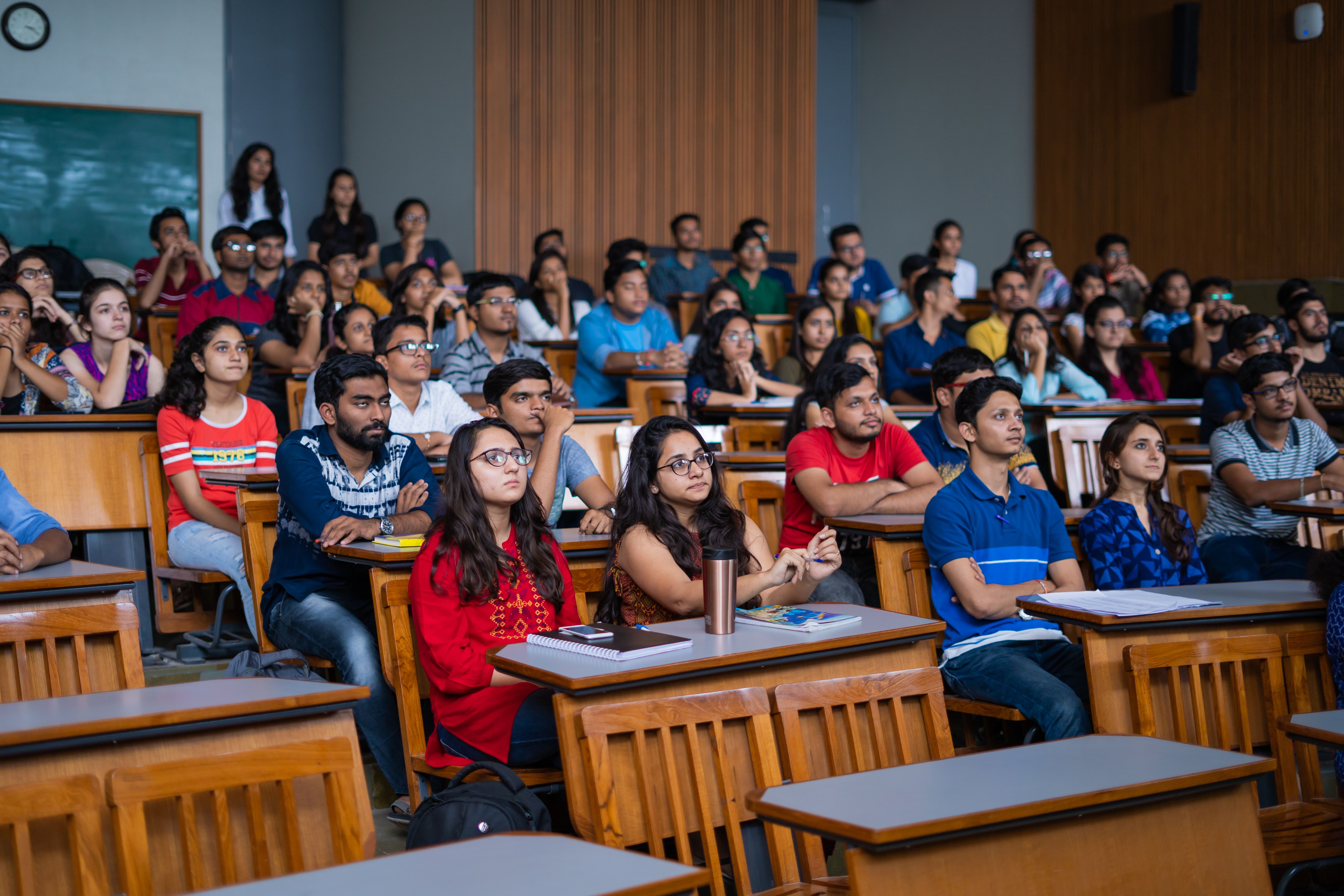 Amrut Mody School of Management Classroom(1)