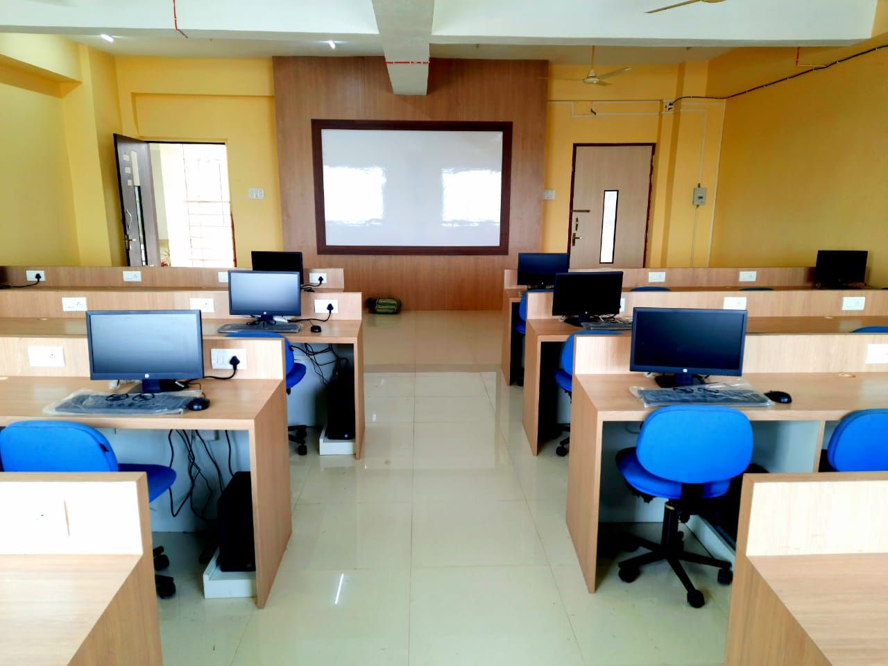 JIS University Labs(4)