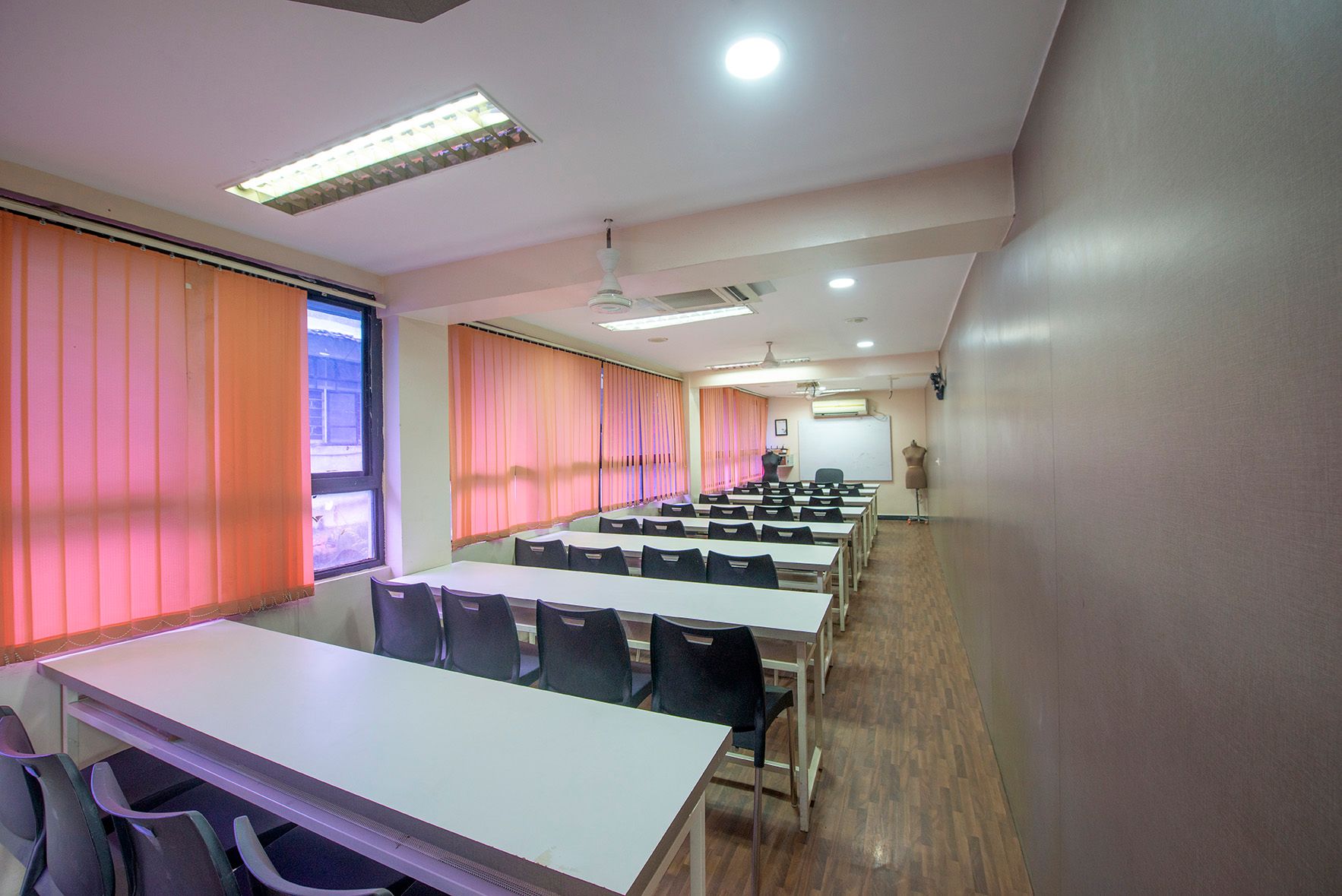 International Institute of Fashion Design Pune Classroom(2)