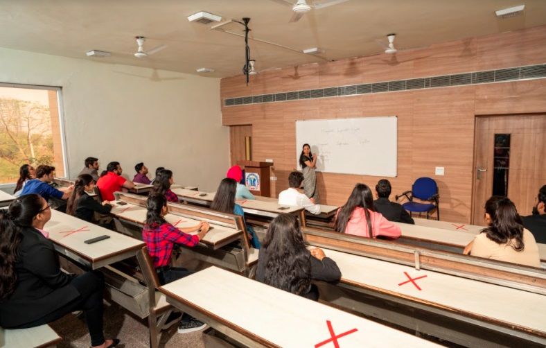 KR Mangalam University Classroom(2)