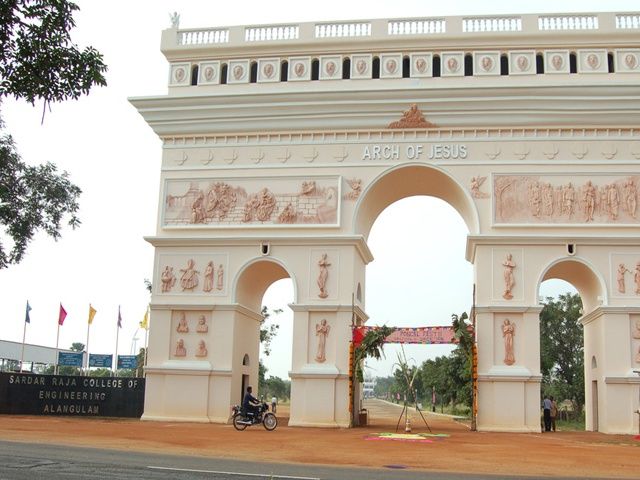 Sardar Raja College of Engineering Campus View