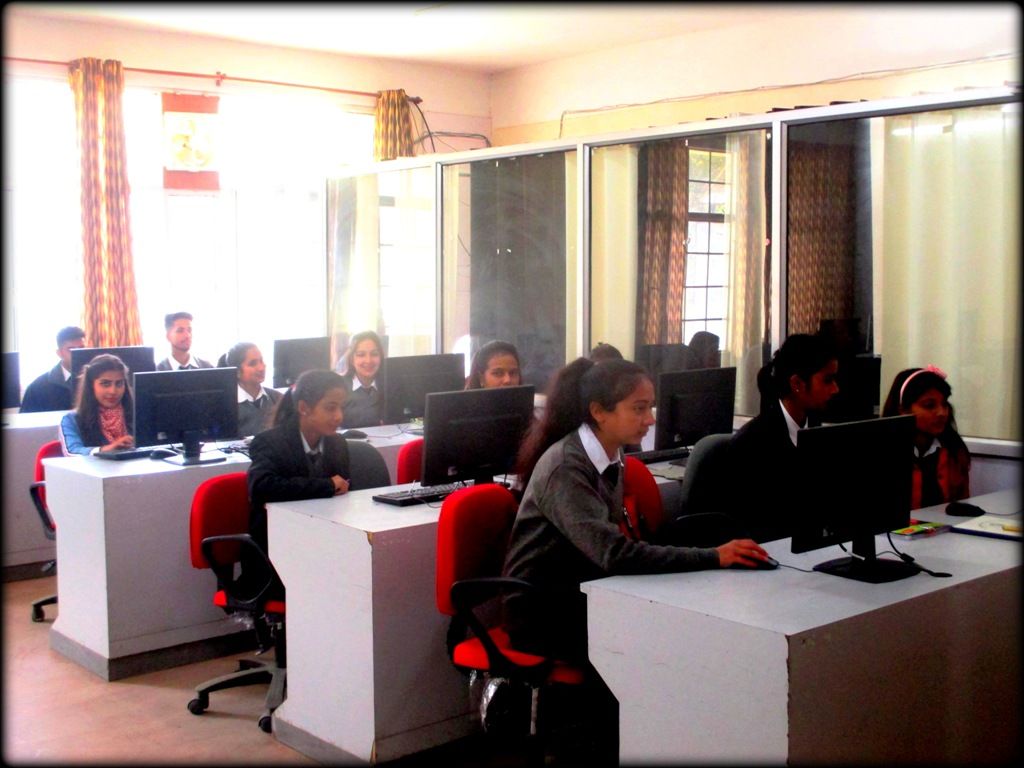 Pandit Sant Ram Government College Labs(1)