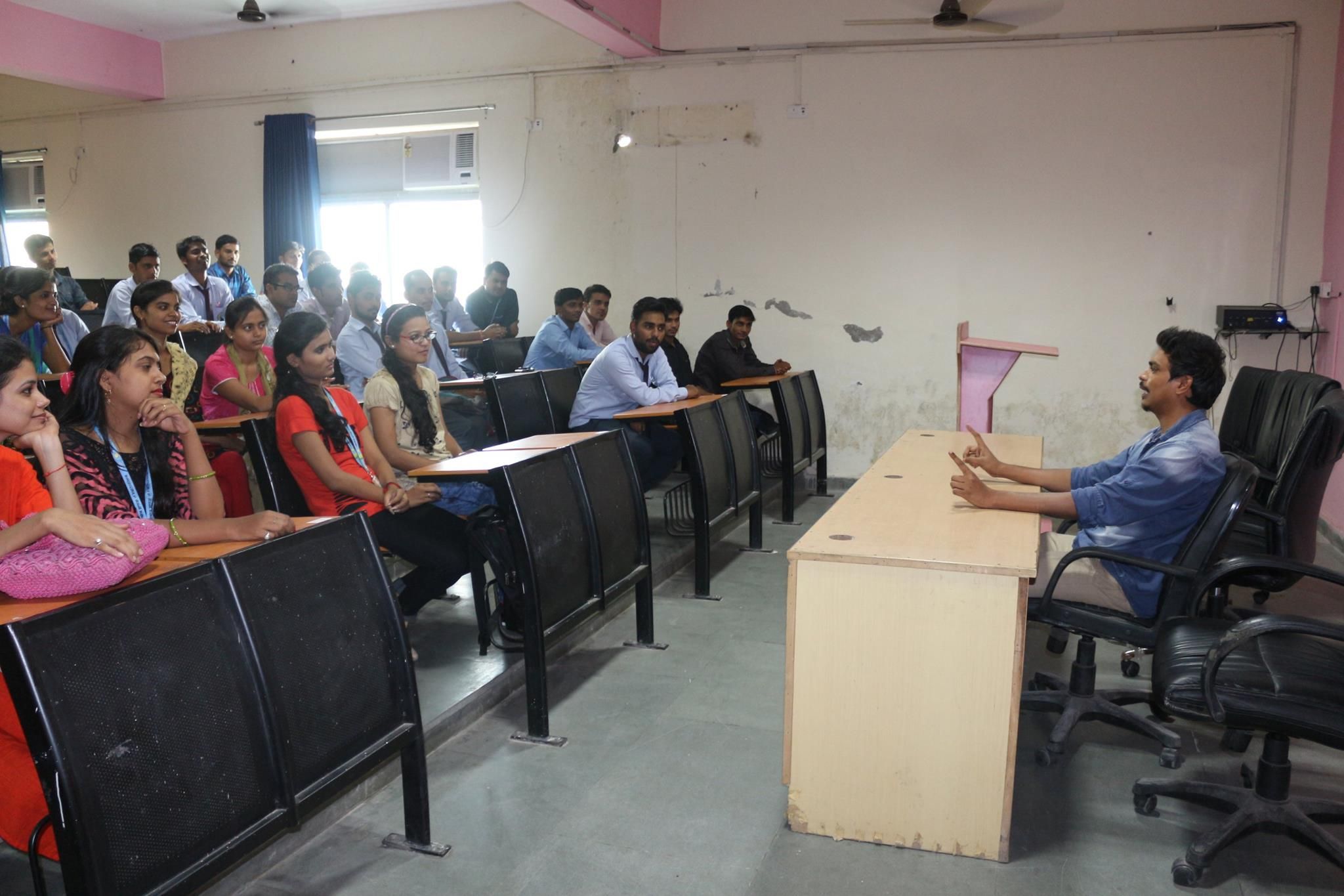 Faculty of Pharmacy - Naraina Vidya Peeth Group of Institutions Classroom