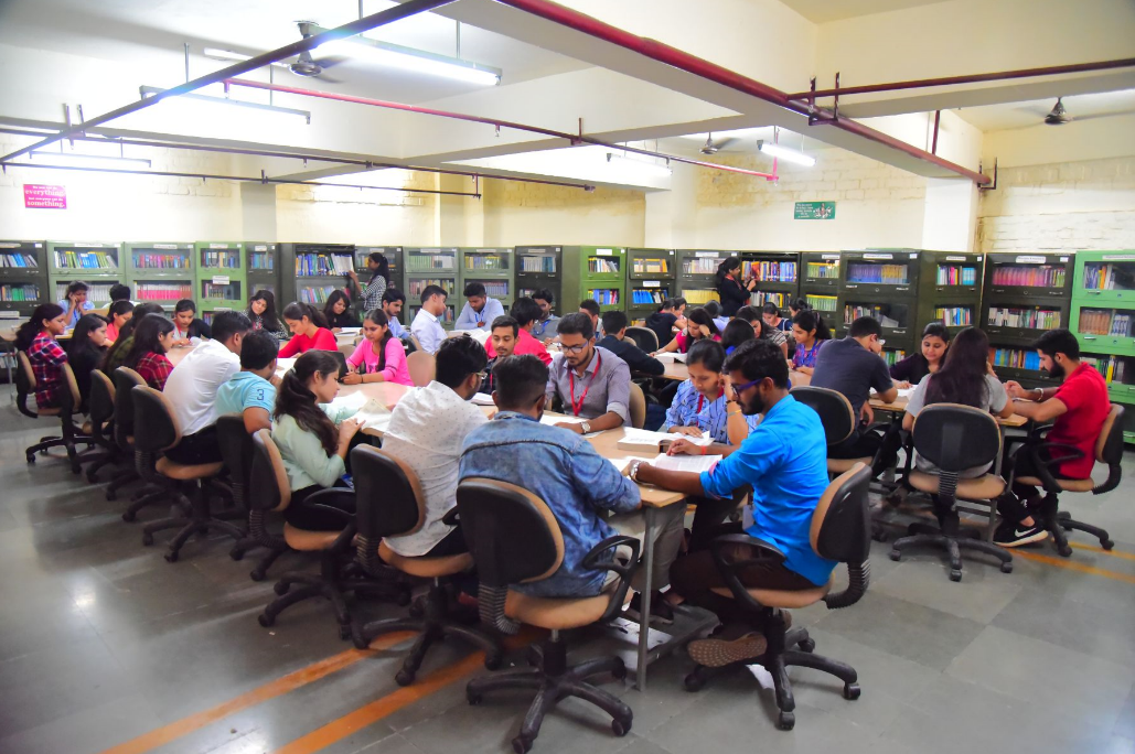 IILM Lucknow Library(1)