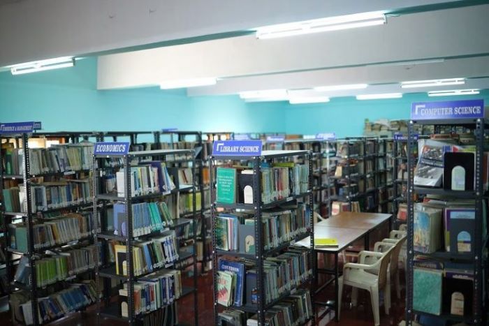 Ettumanoorappan College Library